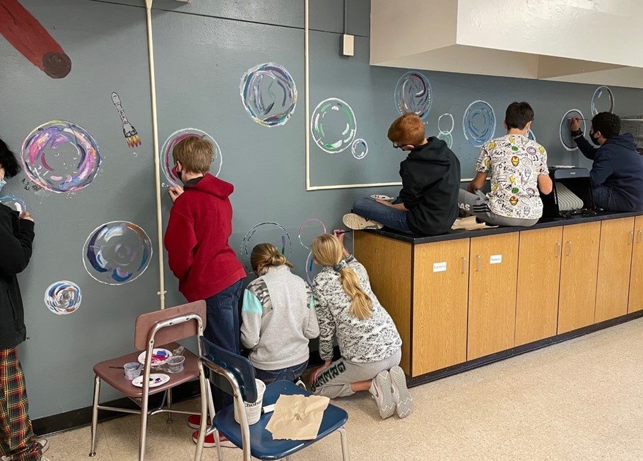 MS Art Students Making Bubble Art